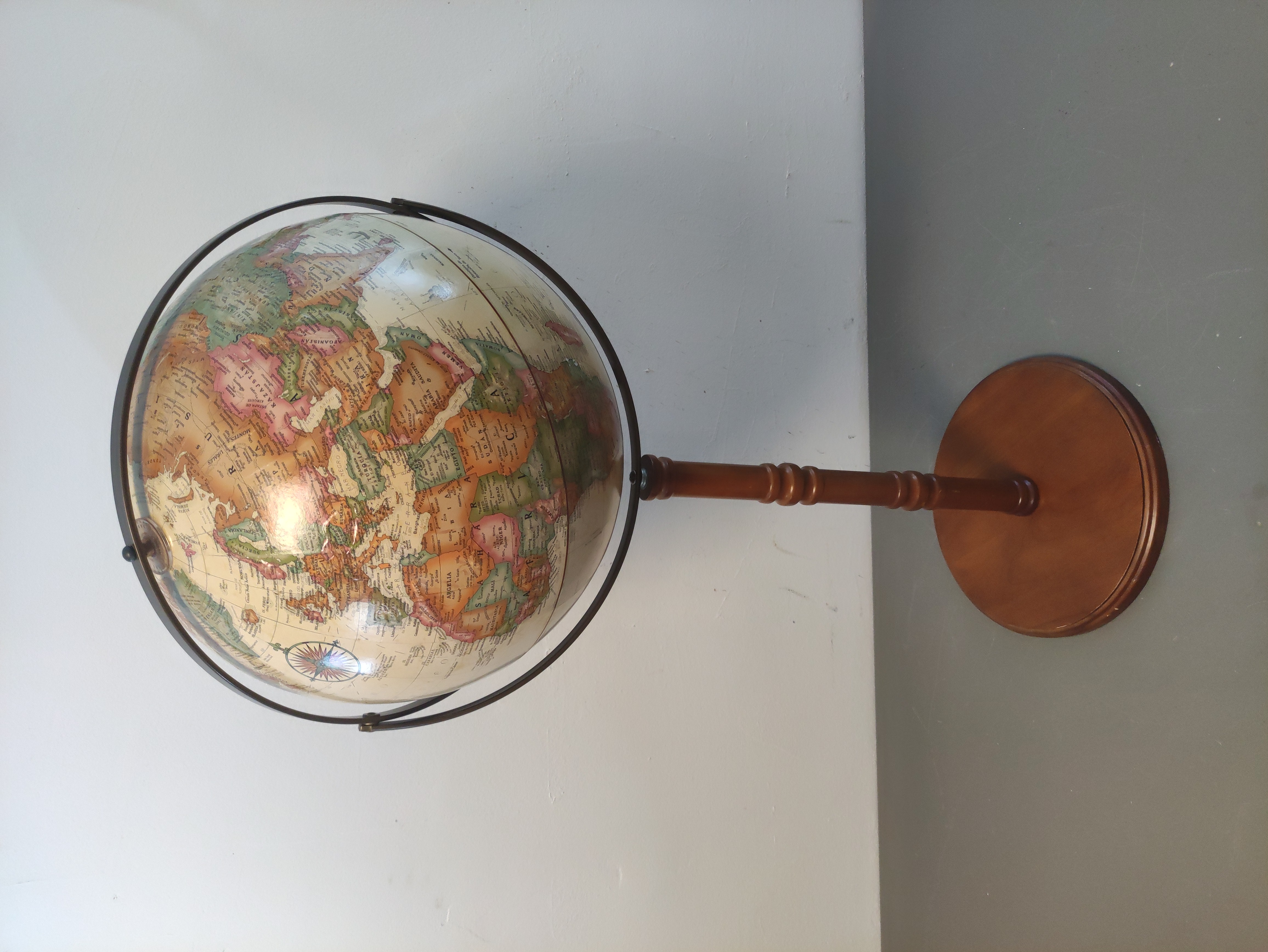 globo terraqueo deco mad met plast luz alt 94 o46 1u